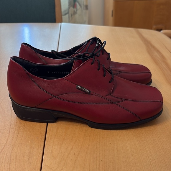 Mephisto Women’s Mobils Air Relax leather shoes. Size 9.5 - Picture 4 of 9